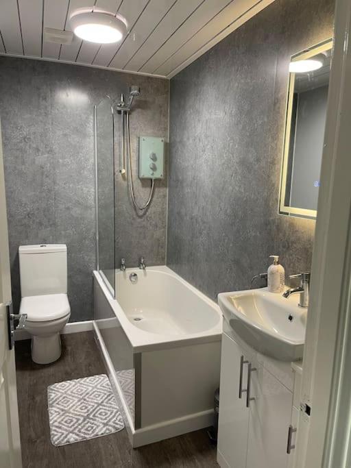 River View Apartment Glasgow Eksteriør bilde